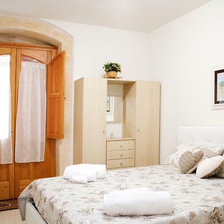 סירקוזה Rosa Holiday Home מראה חיצוני תמונה